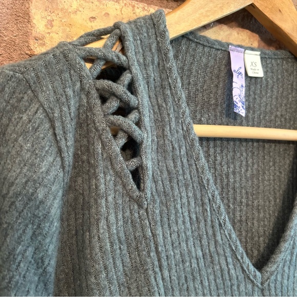 Alya Olive V-Neck Sweater with Cut-Out Shoulders - Picture 2 of 5